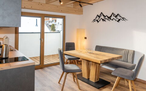 Kappl 605: Møbel, Gulvbelægning, Indretning, Træ, Etage, Trægulve, Bord, Loft, Køkken & Spisebord, Spisestue