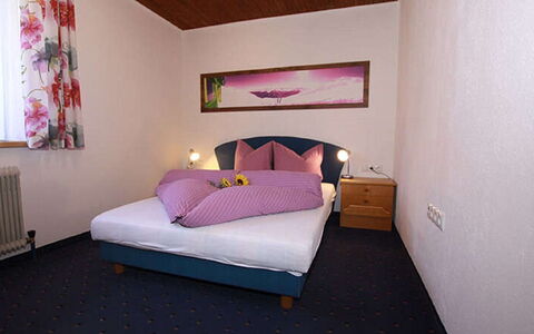 Kappl 605: Møbel, Bygning, Komfort, Purple, Bed Frame, Træ, Textile, Dekoration, Indretning, Hus