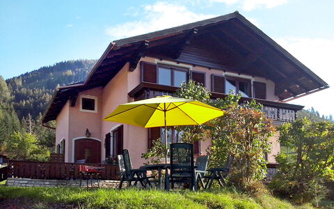 Lux: Plante, Himmel, Bygning, Sky, Hus, Vindue, Paraply, Bjerg, Naturlige Landskab, Land Lot
