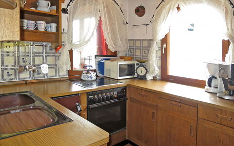 Walcher: Countertop, Værelse, Ejendom, Møbel, Køkken, Bygning, Cabinetry, Indretning, Arkitektur, Hus
