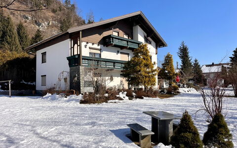 Feldkirchen in Kärnten 607: Himmel, Bygning, Plante, Sne, Vindue, Træ, Hus, Bjerg, Hældning, Sommerhus