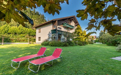 Feldkirchen in Kärnten 607: Plante, Ejendom, Himmel, Bygning, Natur, Naturlige Landskab, Udendørs Møbler, Træ, Skygge, Hus