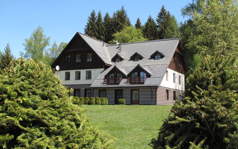 Harrachovka: Hus, Ejendom, Hjem, Sommerhus, Træ, Stuehus, Ejendom, Bygning, Estate, Land Lot