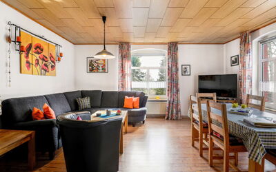 Von Dollen 640.2: Bord, Møbel, Couch, Ejendom, Billedramme, Vindue, Arkitektur, Træ, Stue, Etage