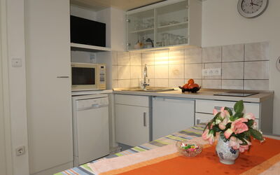 Osterende 663.1: Cabinetry, Countertop, Køkken, Træ, Indretning, Gulvbelægning, Komfur, Håndvask, Etage, Køkken Apparat