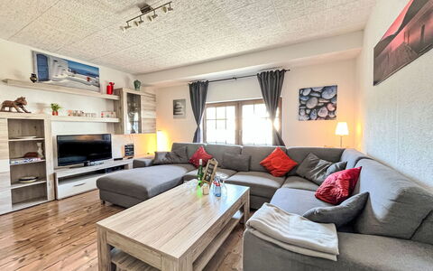 Oberthal 601: Møbel, Couch, Indretning, Træ, Gulvbelægning, Stue, Værelse, Etage, Bord, Lejlighed