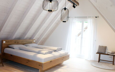 Am Bächle: Møbel, Værelse, Seng, Soveværelse, Etage, Indretning, Ejendom, Bed Frame, Loft, Sengetøj
