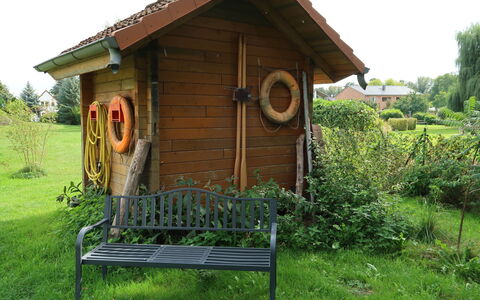 Wesenberg 602: Plante, Himmel, Grøn, Bygning, Udendørs Bench, Træ, Land Lot, Sommerhus, Træ, Dør
