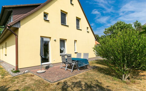 Waase 606: Himmel, Bygning, Plante, Vindue, Sky, Hus, Skygge, Land Lot, Sommerhus, Ejendom