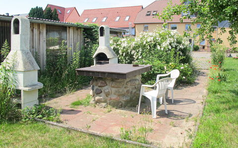 Waren 609: Ejendom, Gård, Have, Backyard, Hus, Ejendom, Boligområde, Hjem, Landscaping, Bygning
