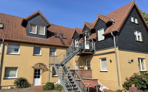 Waren 609: Himmel, Vindue, Plante, Bygning, Hus, Kvarter, Boligområde, Sommerhus, Væg