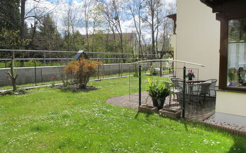 Am Burgberg: Plante, Himmel, Sky, Natur, Træ, Botanik, Land Lot, Bygning, Naturlige Landskab, Hegn