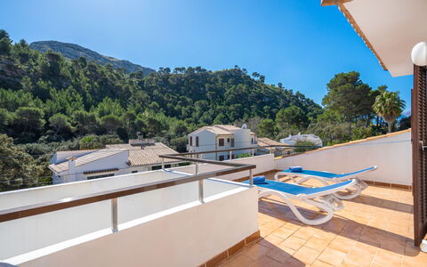 Cala San Vicente 625: Himmel, Bygning, Azure, Træ, Skygge, Træ, Hus, Udendørs Møbler, Urban Design, Fritid