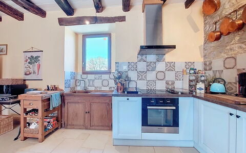 Durand: Køkken, Indretning, Gulvbelægning, Møbel, Træ, Countertop, Køkken Apparat, Etage, Cabinetry, Loft