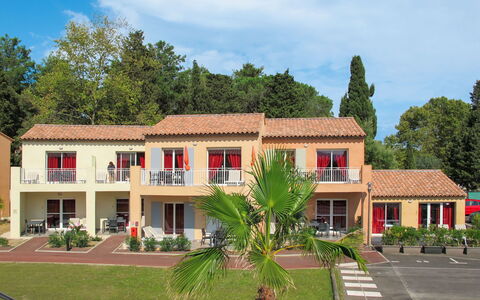 Port Grimaud 615: Sky, Himmel, Plante, Ejendom, Vindue, Bygning, Træ, Arkitektur, Land Lot, Hus
