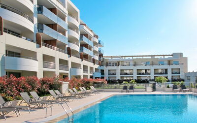 Cagnes-Sur-Mer 606: Bygning, Udvej, Ejendom, Lejlighed, Blandet Brug, Ejendom, Ejerlejlighed, Svømmepøl, Hotel, Boligområde