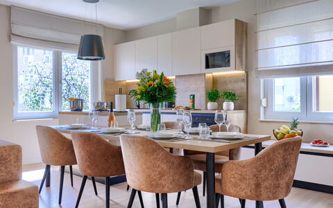 Marina: Møbel, Bord, Vindue, Stol, Countertop, Azure, Cabinetry, Køkken, Træ, Indretning