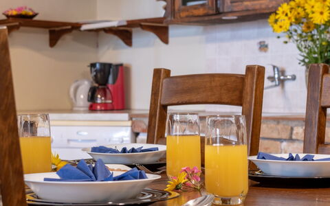 Pazin 615: Bordservice, Møbel, Serveware, Mad, Bord, Indretning, Tallerkner, Frugt, Drinkware