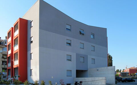 Pinezic: Himmel, Daytime, Ejendom, Bygning, Vindue, Urban Design, Facade, Kompositmateriale, Plante, Kommerciel Bygning