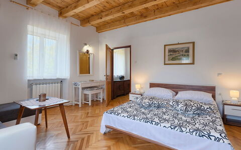 Villa Crispo: Værelse, Soveværelse, Møbel, Seng, Ejendom, Indretning, Bed Frame, Etage, Loft, Bygning