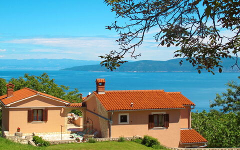 Labin 754: Himmel, Plante, Ejendom, Bygning, Sky, Vindue, Træ, Naturlige Landskab, Hus, Vegetationen