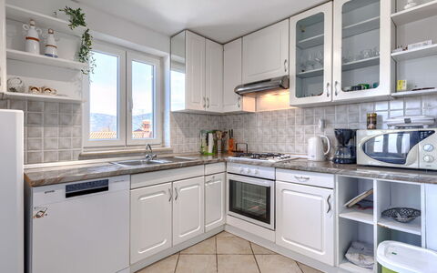 Labin 757: Køkken Apparat, Køkken, Countertop, Større Bandage, Cabinetry, Husholdningsapparat, Indretning, Køkkenvask, Håndvask, Komfur