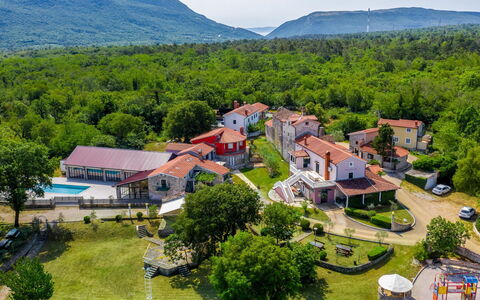Labin 757: Plante, Himmel, Bjerg, Natur, Naturlige Landskab, Træ, Hus, Bygning, Land Lot, Sommerhus