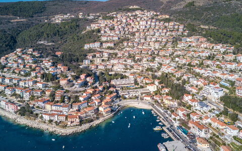 Orhideja: Vand, Bygning, Vandressourcer, Himmel, Azure, Bjerg, Urban Design, Coastal Og Oceaniske Landskabsformer, Hus, Båd