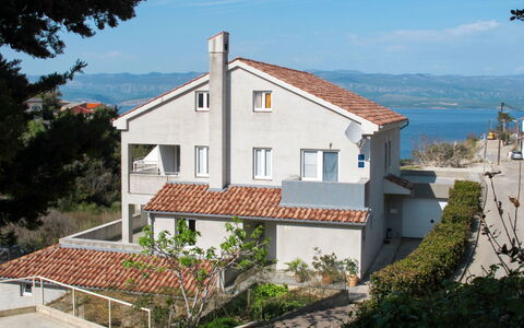 Krk Vrbnik 605: Ejendom, Hus, Bygning, Ejendom, Hjem, Boligområde, Himmel, Arkitektur, Villa, Facade