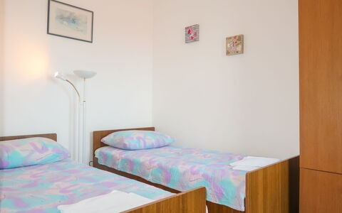 Senj 625: Seng, Værelse, Møbel, Soveværelse, Ejendom, Sengetøj, Væg, Sengetøj, Bygning, Bed Frame