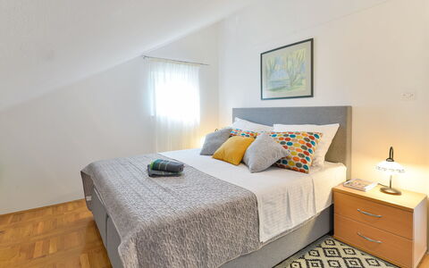 Valentina: Soveværelse, Møbel, Seng, Værelse, Ejendom, Sengetøj, Bed Frame, Indretning, Sengetøj, Etage