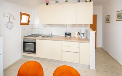 Antonio: Countertop, Cabinetry, Møbel, Ejendom, Håndvask, Køkken, Træ, Orange, Køkken Apparat, Gulvbelægning