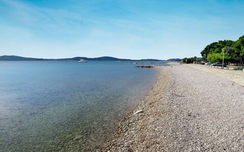 Antonio: Himmel, Vand, Sky, Vandressourcer, Azure, Coastal Og Oceaniske Landskabsformer, Træ, Naturlige Landskab, Strand, Bank