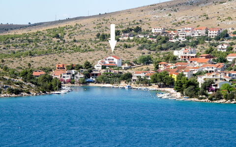Šibenik 609: Vand, Himmel, Vandressourcer, Bygning, Azure, Plante, Sø, Coastal Og Oceaniske Landskabsformer, Bjerg, Træ