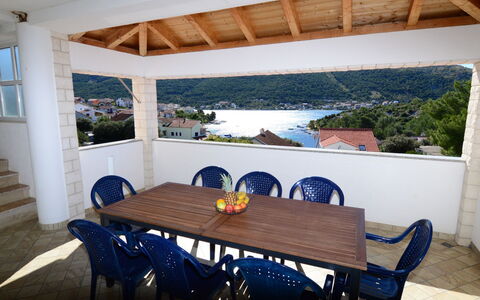 Šibenik 609: Bord, Møbel, Ejendom, Stol, Bygning, Plante, Veranda, Skygge, Udendørs Bord, Udendørs Møbler