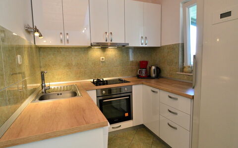 Rogoznica Ražanj 637: Cabinetry, Countertop, Køkkenvask, Håndvask, Møbel, Komfur, Køkken Apparat, Køkken, Træ, Husholdningsapparat