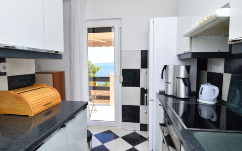 Nina: Countertop, Cabinetry, Møbel, Køkken, Reoler, Træ, Stue, Indretning, Gulvbelægning, Etage