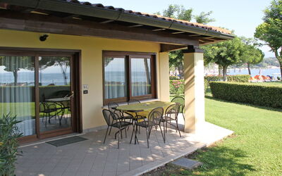 Front Lake Resort le Corti del Lago