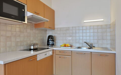 Villandro Villanders 602: Cabinetry, Countertop, Køkkenvask, Håndvask, Møbel, Køkken, Køkken Apparat, Komfur, Husholdningsapparat, Træ