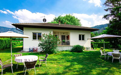 Lago di Caldonazzo 603: Sky, Himmel, Plante, Bygning, Møbel, Ejendom, Vindue, Træ, Hus, Stol