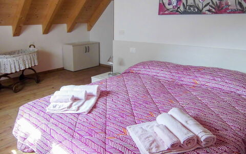 Stali di Relio: Møbel, Ejendom, Bygning, Komfort, Purple, Textile, Træ, Indretning, Hus, Seng