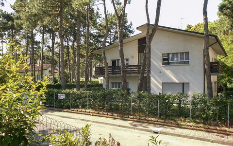 Villa Liana: Hus, Ejendom, Hjem, Ejendom, Boligområde, Bygning, Kvarter, Sommerhus, Arkitektur, Træ