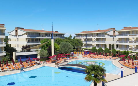 Bibione 661: Svømmepøl, Udvej, Ejendom, Bygning, Stad, Ejendom, Boligområde, Hotel, Ferie, Lejlighed