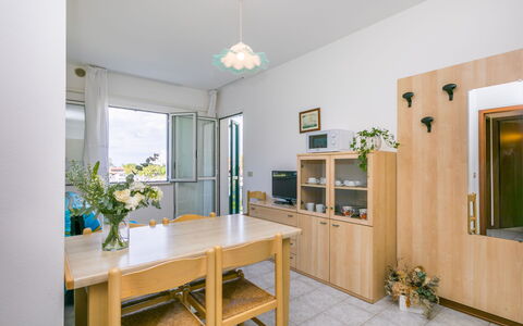 Albatros: Træ, Belysning, Indretning, Gulvbelægning, Etage, Stue, Ejendom, Hårdttræ, Bord, Bjælke