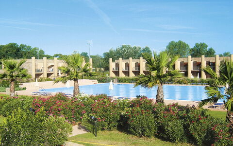 Cosmopolitan Golf (Tir280): Plante, Vand, Himmel, Ejendom, Bygning, Blomst, Træ, Arecales, Vegetationen, Land Lot