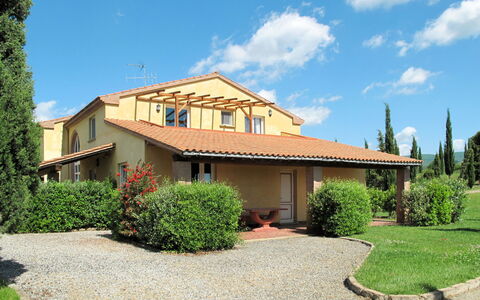 Riparbella 621: Plante, Himmel, Sky, Bygning, Vindue, Træ, Hus, Land Lot, Sommerhus