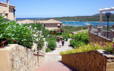 Golfo Di Marinella 609: Ejendom, Azure, Ferie, Hav, Udvej, Strand, Ejendom, Hus, Walkway, Sommer