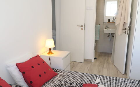 Avó Lucy: Ejendom, Komfort, Bygning, Indretning, Gulvbelægning, Etage, Lampe, Træ, Væg