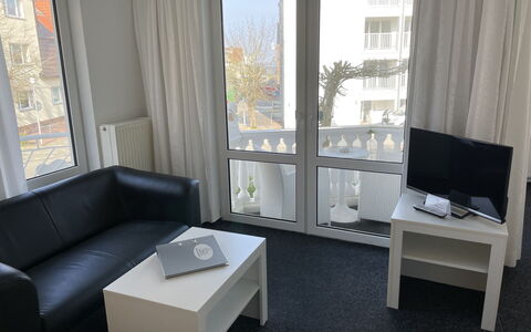 Cuxhaven 615: Møbel, Ejendom, Bord, Vindue, Couch, Bygning, Indretning, Skygge, Komfort, Etage