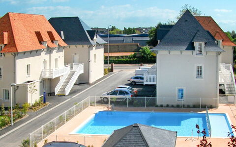 Cabourg 633: Boligområde, Ejendom, Hus, Bygning, Stad, Tag, Arkitektur, Hjem, Ejendom, Svømmepøl
